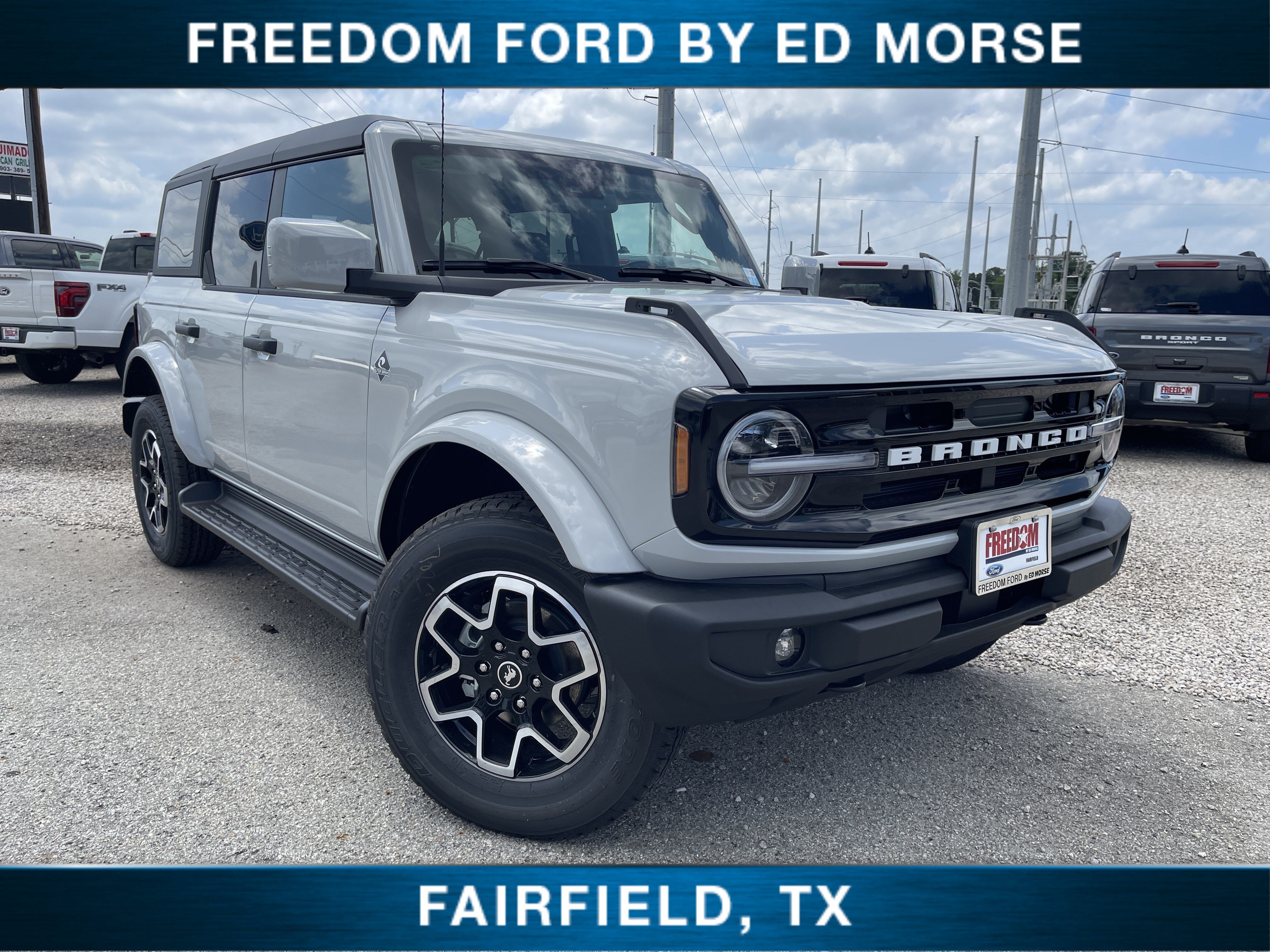 2026 Ford Bronco Outer Banks in Avalanche Gray — front three-quarter view