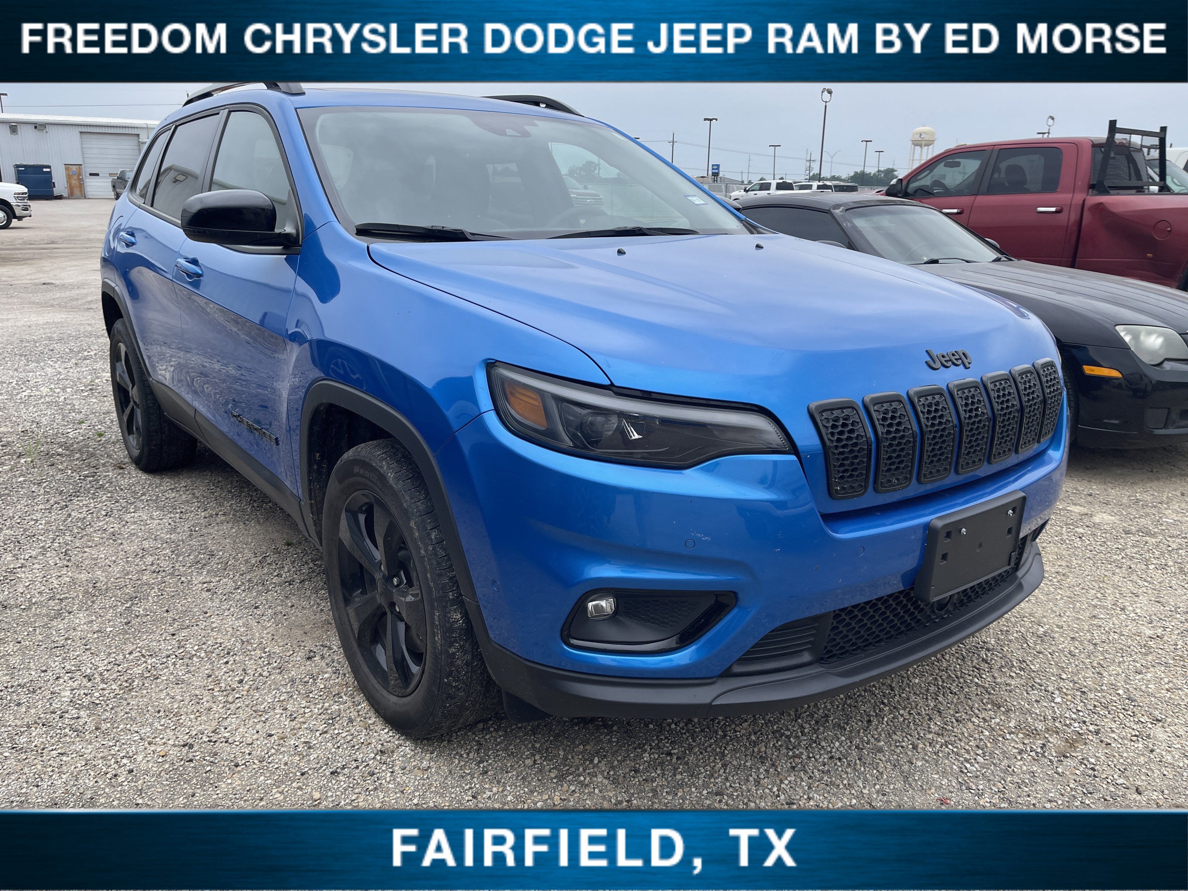 2023 Jeep Cherokee Altitude Lux in Hydro Blue Pearlcoat — front three-quarter view